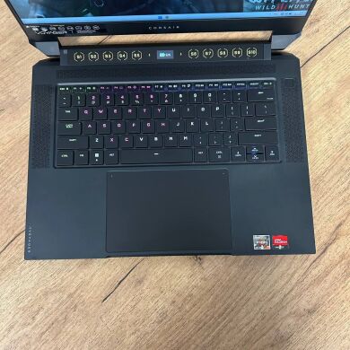 Игровой ноутбук Corsair Voyager A1600 / 16" (2560x1600) IPS / AMD Ryzen 7 6800HS (8 (16) ядер по 3.2 - 4.7 GHz) / 16 GB DDR5 / 1000 GB SSD / AMD Radeon RX 6800M, 12 GB GDDR6, 192-bit / WebCam