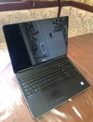 Игровой ноутбук Dell Precision 7520 / 15.6" (1920x1080) IPS / Intel Core i7-7820HQ (4 (8) ядра по 2.9 - 3.9 GHz) / 16 GB DDR4 / 512 GB SSD / AMD Radeon Pro WX 4130, 2 GB GDDR5, 128-bit / WebCam