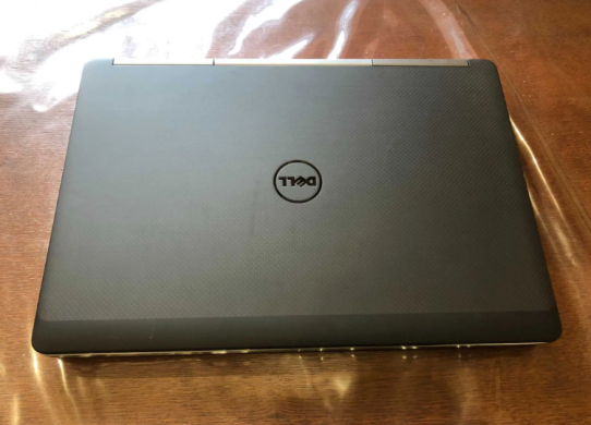 Игровой ноутбук Dell Precision 7520 / 15.6" (1920x1080) IPS / Intel Core i7-7820HQ (4 (8) ядра по 2.9 - 3.9 GHz) / 16 GB DDR4 / 512 GB SSD / AMD Radeon Pro WX 4130, 2 GB GDDR5, 128-bit / WebCam