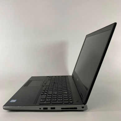 Мобільна робоча станція Б-клас Dell Precision 7530 / 15.6" (1920x1080) IPS / Intel Core i5-8400H (4 (8) ядра по 2.5 - 4.2 GHz) / 16 GB DDR4 / 512 GB SSD / nVidia Quadro P2000, 4 GB GDDR5, 128-bit / HDMI