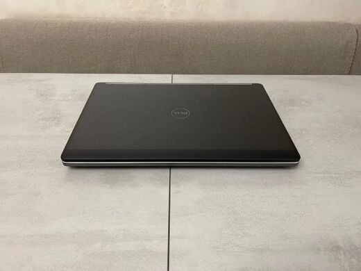 Мобільна робоча станція Dell Precision 7720 / 17.3" (3840x2160) IPS / Intel Core i7-7820HQ (4 (8) ядра по 2.9 - 3.9 GHz) / 32 GB DDR4 / 1000 GB SSD / nVidia Quadro P3000, 6 GB GDDR5, 192-bit / WebCam / miniDP / HDMI