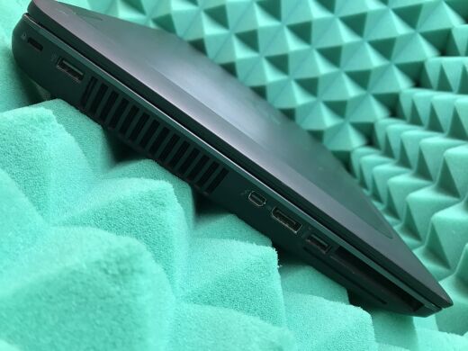 Мобільна робоча станція HP ZBook 15 G2 / 15.6" (1920x1080) TN / Intel Core i7-4700MQ (4 (8) ядра по 2.4 - 3.4 GHz) / 8 GB DDR3 / 180 GB SSD / nVidia Quadro K1100M, 2 GB GDDR5, 128-bit / WebCam / DVD-RW / Windows 10 ліцензія
