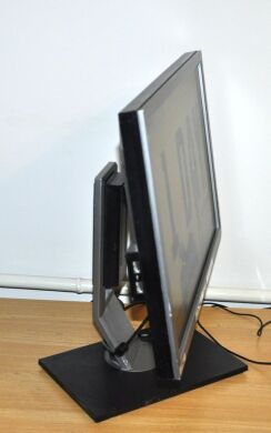 Монитор Dell P2210f / 22" (1680x1050) TN / DisplayPort, DVI, VGA, USB / VESA 100x100
