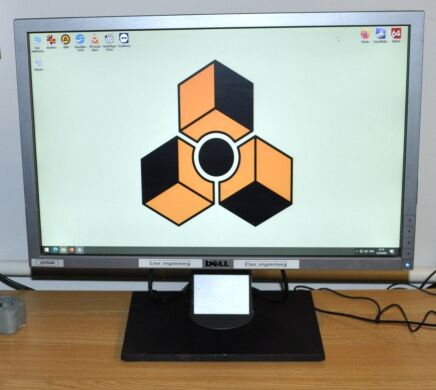 Монитор Dell P2210f / 22" (1680x1050) TN / DisplayPort, DVI, VGA, USB / VESA 100x100