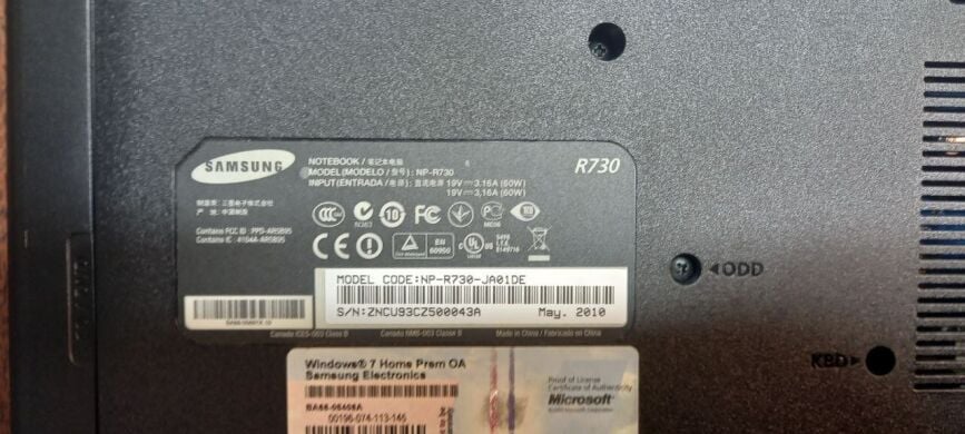 Ноутбук Б-класс Samsung R730 / 17.3" (1600x900) TN / Intel Pentium T4300 (2 ядра по 2.1 GHz) / 4 GB DDR3 / 250 GB HDD / Intel GMA HD Graphics / WebCam / Без АКБ