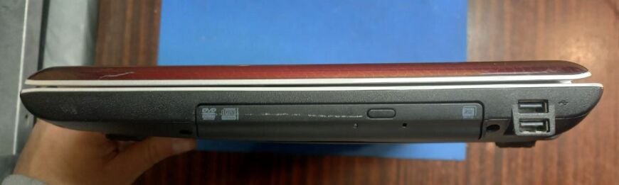 Ноутбук Б-класс Samsung R730 / 17.3" (1600x900) TN / Intel Pentium T4300 (2 ядра по 2.1 GHz) / 4 GB DDR3 / 250 GB HDD / Intel GMA HD Graphics / WebCam / Без АКБ