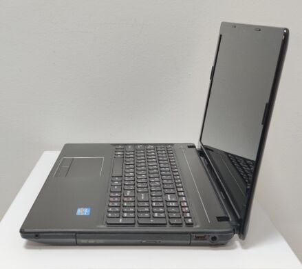 Ноутбук Lenovo G580 / 15.6" (1366x768) TN LED / Intel Core i3-2348M (2 (4) ядра по 2.3 GHz) / 8 GB DDR3 / 500 GB HDD / Intel HD Graphics 3000 / DVD-RW
