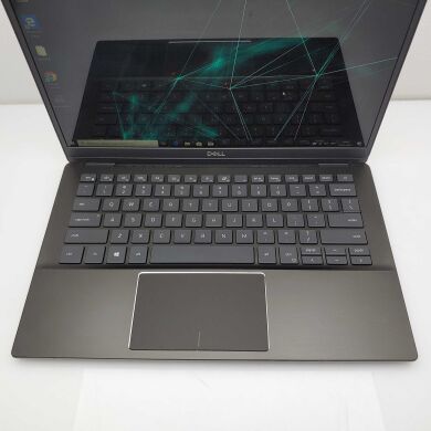 Ультрабук Б клас Dell Latitude 3301 / 13.3" (1920х1080) IPS / Intel Core i7-8565U (4 (8) ядра по 1.8 - 4.6 GHz) / 8 GB DDR3 / 128 GB SSD / WebCam / USB 3.0 / HDMI