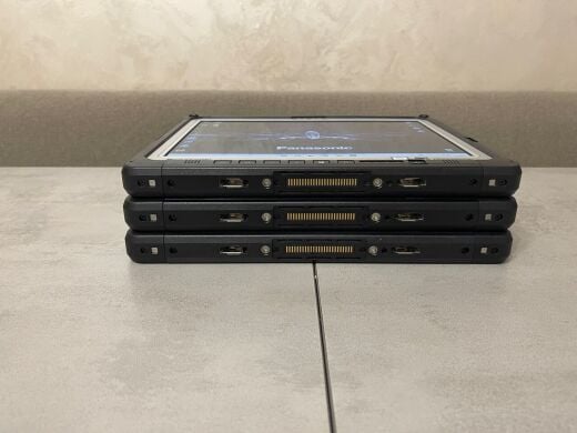 Захищений планшет Panasonic Toughbook CF-33 / 12" (2160x1440) IPS Touch / Intel Core i5-7300U (2 (4) ядра по 2.6 - 3.5 GHz) / 8 GB DDR3 / 128 GB SSD / Intel HD Graphics 620 / WebCam / Стилус / Два АКБ / Без клавіатури
