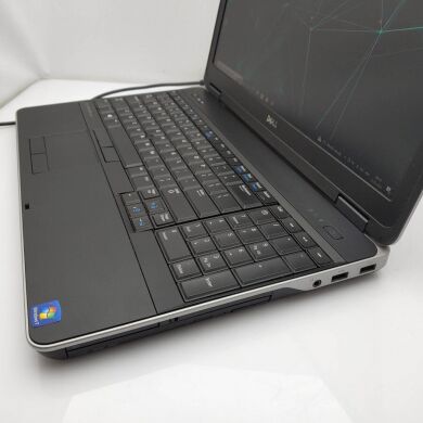 Мобільна робоча станція Dell Precision M2800 / 15.6" (1920x1080) IPS / Intel Core i7-4710MQ (4 (8) ядра по 2.5 - 3.5 GHz) / 8 GB DDR3 / 480 GB SSD / AMD FirePro W4170M, 2 GB GDDR5, 128-bit / WebCam / DVD-ROM / Win 10 Pro