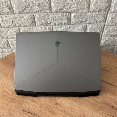 Игровой ноутбук Dell Alienware m15 / 15.6" (1920x1080) IPS / Intel Core i7-8750H (6 (12) ядер по 2.2 - 4.1 GHz) / 16 GB DDR4 / 1000 GB SSD / nVidia GeForce RTX 2070 Max-Q, 8 GB GDDR6, 256-bit / WebCam