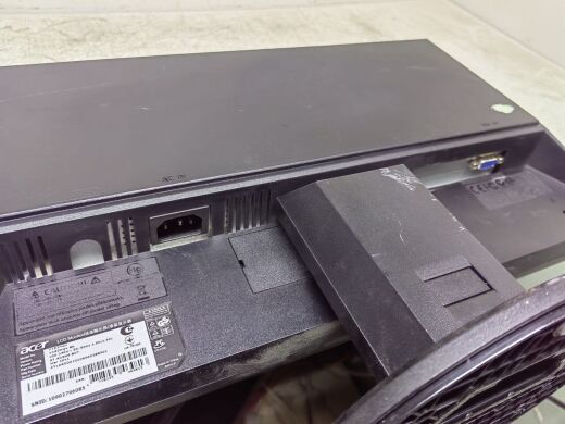 Монитор Б-класс Acer V193HQV / 19" (1366x768) TN / VGA + кабели в комплекте