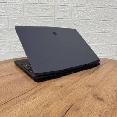 Ігровий ноутбук Dell Alienware m15 / 15.6" (1920x1080) IPS / Intel Core i7-8750H (6 (12) ядер по 2.2 - 4.1 GHz) / 16 GB DDR4 / 500 GB SSD / nVidia GeForce RTX 2060, 6 GB GDDR6, 192-bit / WebCam Ігровий ноутбук Dell Alienware m15 / 15.6" (1920x1080) IPS / Intel Core i7-8750H (6 (12) ядер по 2.2 - 4.1 GHz) / 16 GB DDR4 / 500 GB SSD / nVidia GeForce RTX 2060, 6 GB GDDR6, 192-bit / WebCam