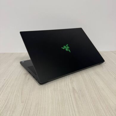Ігровий ноутбук Б-клас Razer Blade 17 RZ09-0314 / 17.3" (1920x1080) IPS / Intel Core i7-9750H (6 (12) ядра по 2.6 - 4.5 GHz) / 16 GB DDR4 / 1000 GB SSD NVMe / nVidia GeForce RTX 2070 Max-Q, 8 GB GDDR6, 256-bit / WebCam