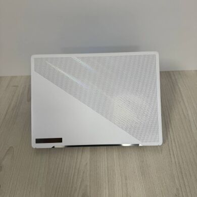 Игровой ультрабук Asus ROG Zephyrus G14 GA402XY / 14" (2560x1600) IPS / AMD Ryzen 9 7940HS (8 (16) ядер по 4.0 - 5.2 GHz) / 32 GB DDR5 / 1000 GB SSD NVMe / nVidia GeForce RTX 4090, 16 GB GDDR6, 256-bit / WebCam