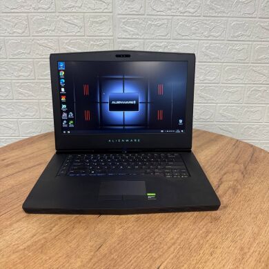 Ігровий ноутбук Dell Alienware 15 R3 / 15.6" (1920x1080) IPS / Intel Core i7-6820HQ (4 (8) ядра по 2.7 - 3.6 GHz) / 16 GB DDR4 / 500 GB SSD / nVidia GeForce GTX 1070, 8 GB GDDR5, 256-bit / WebCam