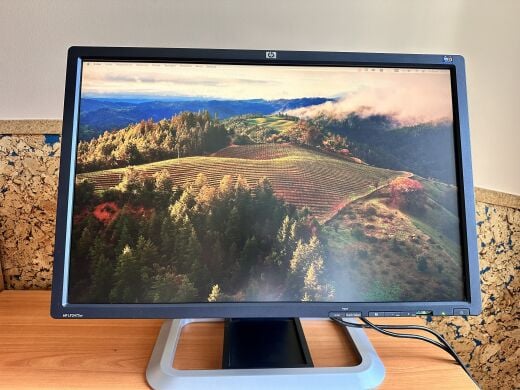 Монитор Б-класс HP LP2475w / 24" (1920x1200) S-IPS / DVI-I, DVI-D, DP, HDMI, USB-Hub, RCA, S-Video + в подарок кабели питания и HDMI