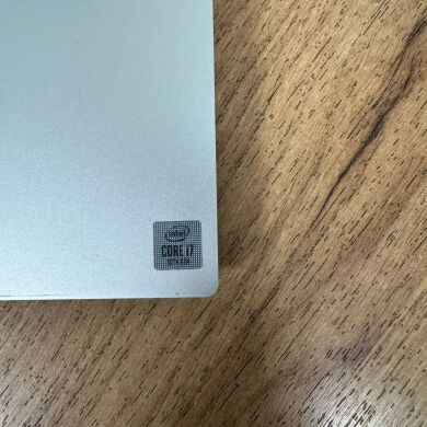 Ігровий ноутбук Razer Blade 15 RZ09-0328 Silver / 15.6" (3840x2160) OLED / Intel Core i7-10750H (6 (12) ядер по 2.6 - 5.0 GHz) / 16 GB DDR4 / 512 GB SSD NVMe / nVidia GeForce RTX 2070 Max-Q, 8 GB GDDR6, 256-bit / WebCam