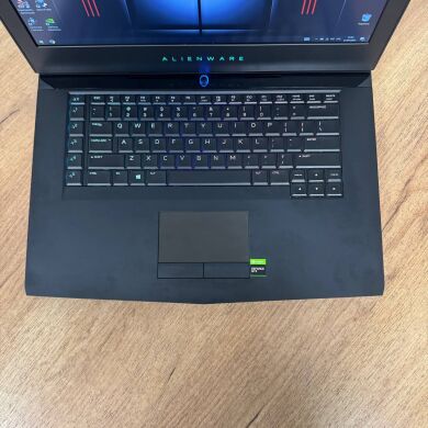 Ігровий ноутбук Dell Alienware 15 R3 / 15.6" (1920x1080) IPS / Intel Core i7-6820HQ (4 (8) ядра по 2.7 - 3.6 GHz) / 16 GB DDR4 / 500 GB SSD / nVidia GeForce GTX 1070, 8 GB GDDR5, 256-bit / WebCam