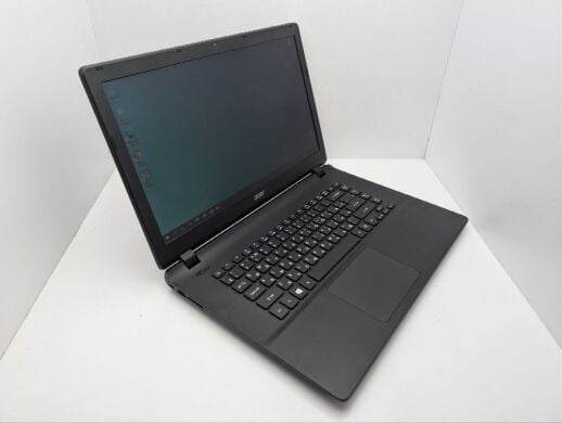 Ноутбук Acer Aspire ES1-521 / 15.6" (1366x768) TN / AMD E2-6110 (4 ядра по 1.5 GHz) / 8 GB DDR3 / 500 GB HDD / AMD Radeon R2 Graphics / WebCam / DVD-ROM