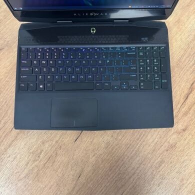 Ігровий ноутбук Dell Alienware m15 / 15.6" (1920x1080) IPS / Intel Core i7-8750H (6 (12) ядер по 2.2 - 4.1 GHz) / 16 GB DDR4 / 500 GB SSD / nVidia GeForce RTX 2060, 6 GB GDDR6, 192-bit / WebCam Ігровий ноутбук Dell Alienware m15 / 15.6" (1920x1080) IPS / Intel Core i7-8750H (6 (12) ядер по 2.2 - 4.1 GHz) / 16 GB DDR4 / 500 GB SSD / nVidia GeForce RTX 2060, 6 GB GDDR6, 192-bit / WebCam