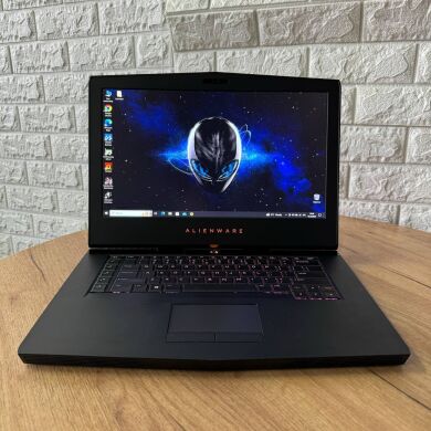 Ігровий ноутбук Dell Alienware m15 R3 / 15.6" (1920x1080) IPS / Intel Core i7-7700HQ (4 (8) ядра по 2.8 - 3.8 GHz) / 16 GB DDR4 / 512 GB SSD / nVidia GeForce GTX 1070, 8 GB GDDR5, 256-bit / WebCam