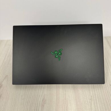 Ігровий ноутбук Б-клас Razer Blade 17 RZ09-0314 / 17.3" (1920x1080) IPS / Intel Core i7-9750H (6 (12) ядра по 2.6 - 4.5 GHz) / 16 GB DDR4 / 1000 GB SSD NVMe / nVidia GeForce RTX 2070 Max-Q, 8 GB GDDR6, 256-bit / WebCam