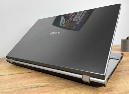 Ігровий ноутбук Acer Aspire V3-771G / 17.3" (1600x900) TN / Intel Core i5-3210M (2 (4) ядра по 2.5 - 3.1 GHz) / 8 GB DDR3 / 750 GB HDD / nVidia GeForce GT 650M, 2 GB GDDR5, 128-bit / WebCam / DVD-ROM / Win 10