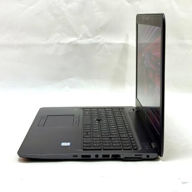 Мобильная рабоча станция HP ZBook 15u G3 / 15.6" (1920x1080) IPS / Intel Core i7-6500U (2 (4) ядра по 2.5 - 3.1 GHz) / 16 GB DDR4 / 256 GB SSD + 500 GB HDD / AMD FirePro W4190M, 2 GB GDDR5, 128-bit / WebCam / Windows 10 Pro