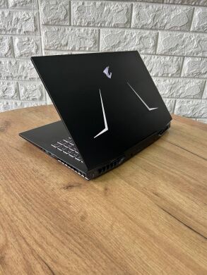 Игровой ноутбук Б-класс Gigabyte Aorus 15-X9 / 15.6" (1920x1080) IPS / Intel Core i7-8750H (6 (12) ядер по 2.2 - 4.1 GHz) / 16 GB DDR4 / 512 GB SSD / nVidia GeForce RTX 2070, 8 GB GDDR6, 256-bit / WebCam Игровой ноутбук Б-класс Gigabyte Aorus 15-X9 / 15.6" (1920x1080) IPS / Intel Core i7-8750H (6 (12) ядер по 2.2 - 4.1 GHz) / 16 GB DDR4 / 512 GB SSD / nVidia GeForce RTX 2070, 8 GB GDDR6, 256-bit / WebCam