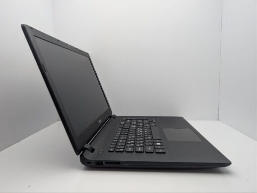 Ноутбук Acer Aspire ES1-521 / 15.6" (1366x768) TN / AMD E2-6110 (4 ядра по 1.5 GHz) / 8 GB DDR3 / 500 GB HDD / AMD Radeon R2 Graphics / WebCam / DVD-ROM