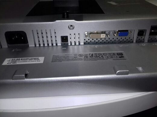 Монітор Dell 2208WFPT / 22" (1680x1050) TN CCFL / DVI-D, VGA, USB