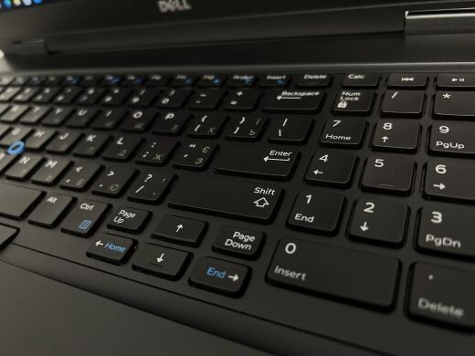 Мобільна робоча станція Dell Precision 3520 / 15.6" (1920x1080) TN / Intel Core i5-7440HQ (4 ядра по 2.8 - 3.8 GHz) / 16 GB DDR4 / 512 GB SSD / nVidia Quadro M620, 2 GB GDDR5, 128-bit / WebCam