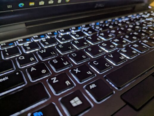 Мобільна робоча станція Dell Precision 7540 / 15.6" (1920x1080) IPS / Intel Core i7-9850H (6 (12) ядер по 2.6 - 4.6 GHz) / 32 GB DDR4 / 512 GB SSD / nVidia Quadro RTX 3000, 6 GB GDDR6, 192-bit / WebCam / TouchID / Windows 10