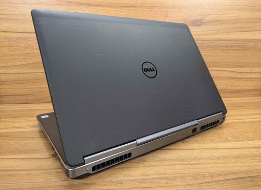 Мобільна робоча станція Dell Precision 7720 / 17.3" (1920x1080) IPS / Intel Xeon E3-1545M v5 (4 (8) ядра по 2.9 - 3.8 GHz) / 32 GB DDR4 / 512 GB SSD / nVidia Quadro P4000, 8 GB GDDR5, 256-bit / WebCam / Windows 10