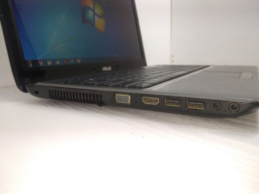 Ноутбук Asus K52J / 15.6" (1366x768) TN / Intel Core i3-350M (2 (4) ядра по 2.26 GHz) / 4 GB DDR3 / 200 GB HDD / AMD Radeon HD 6370M, 512 MB DDR3, 64-bit / WebCam / DVD-RW