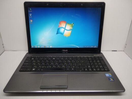 Ноутбук Asus K52J / 15.6" (1366x768) TN / Intel Core i3-350M (2 (4) ядра по 2.26 GHz) / 4 GB DDR3 / 200 GB HDD / AMD Radeon HD 6370M, 512 MB DDR3, 64-bit / WebCam / DVD-RW