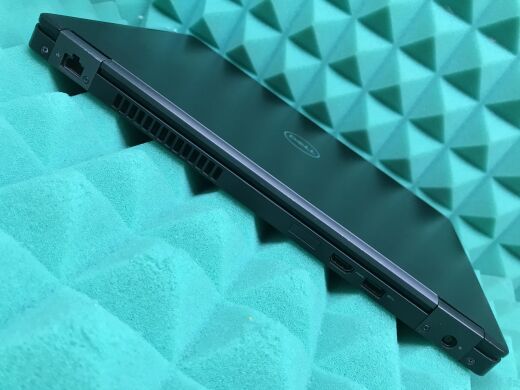 Ноутбук Б-клас Dell Latitude 5490 / 14" (1920x1080) IPS / Intel Core i5-7300U (2 (4) ядра по 2.6 - 3.5 GHz) / 4 GB DDR4 / 128 GB SSD / Intel HD Graphics 620 / WebCam / USB 3.1 / HDMI / Windows 10 ліцензія