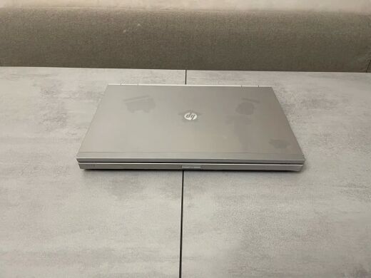 Ноутбук Б-клас HP EliteBook 8560p / 15.6" (1366x768) TN / Intel Core i7-2720QM (4 (8) ядра по 2.2 - 3.3 GHz) / 8 GB DDR3 / 240 GB SSD / AMD Radeon HD 6470M, 1 GB DDR3, 64-bit / WebCam / DisplayPort