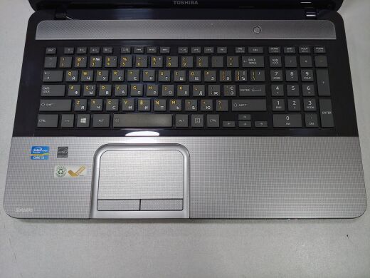 Toshiba Satellite L875-S7110 / 17.3" (1600x900) TN / Intel Core i3-3110M (2 (4) ядра по 2.4 GHz) / 4 GB DDR3 / 120 GB SSD / DVD-RW / WebCam