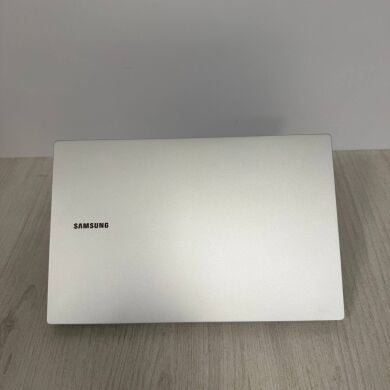 Ультрабук Samsung Galaxy Book4 15 NP750XGK / 15.6" (1920x1080) IPS / Intel Core 7 150U (10 (12) ядер по 1.8 - 5.4 GHz) / 16 GB DDR4 / 256 GB SSD / Intel Graphics / WebCam