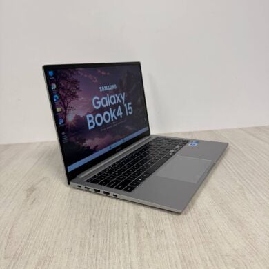 Ультрабук Samsung Galaxy Book4 15 NP750XGK / 15.6" (1920x1080) IPS / Intel Core 7 150U (10 (12) ядер по 1.8 - 5.4 GHz) / 16 GB DDR4 / 256 GB SSD / Intel Graphics / WebCam