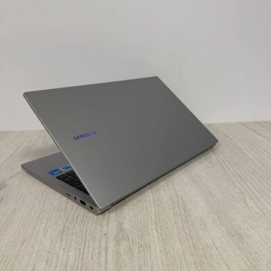 Ультрабук Samsung Galaxy Book4 15 NP750XGK / 15.6" (1920x1080) IPS / Intel Core 7 150U (10 (12) ядер по 1.8 - 5.4 GHz) / 16 GB DDR4 / 256 GB SSD / Intel Graphics / WebCam
