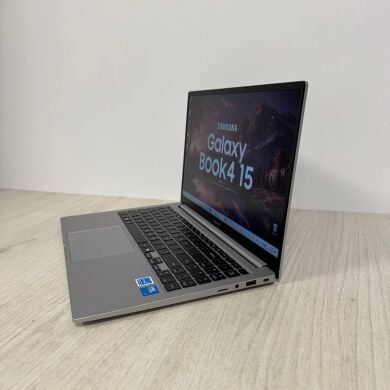 Ультрабук Samsung Galaxy Book4 15 NP750XGK / 15.6" (1920x1080) IPS / Intel Core 7 150U (10 (12) ядер по 1.8 - 5.4 GHz) / 16 GB DDR4 / 256 GB SSD / Intel Graphics / WebCam