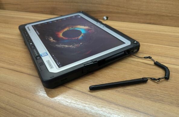Защищенный планшет Panasonic Toughbook CF-33-1 / 12" (2160x1440) IPS Touch / Intel Core i5-7300U (2 (4) ядра по 2.6 - 3.5 GHz) / 16 GB DDR3 / 512 GB SSD / Intel HD Graphics 620 / WebCam / Keyboard
