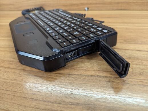 Защищенный планшет Panasonic Toughbook CF-33-1 / 12" (2160x1440) IPS Touch / Intel Core i5-7300U (2 (4) ядра по 2.6 - 3.5 GHz) / 16 GB DDR3 / 512 GB SSD / Intel HD Graphics 620 / WebCam / Keyboard