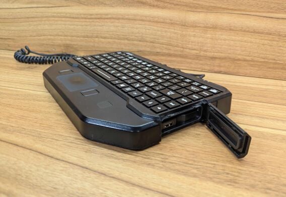 Защищенный планшет Panasonic Toughbook CF-33-1 / 12" (2160x1440) IPS Touch / Intel Core i5-7300U (2 (4) ядра по 2.6 - 3.5 GHz) / 16 GB DDR3 / 512 GB SSD / Intel HD Graphics 620 / WebCam / Keyboard