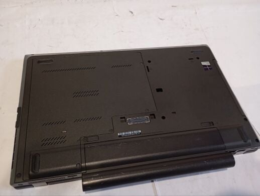 Ноутбук Б-класс Lenovo ThinkPad L540 / 15.6" (1366x768) TN / Intel Core i3-4000M (2 (4) ядра по 2.4 GHz) / 8 GB DDR3 / 500 GB HDD / Intel HD Graphics 4600 / АКБ не держит