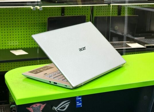 Ігровий ноутбук Acer Swift X SFX14-41G / 14" (1920x1080) IPS / AMD Ryzen 5 5600U (6 (12) ядер по 2.3 - 4.2 GHz) / 8 GB DDR4 / 512 GB SSD M.2 / nVidia GeForce RTX 3050, 4 GB GDDR6, 128-bit / WebCam / Win 11 Home
