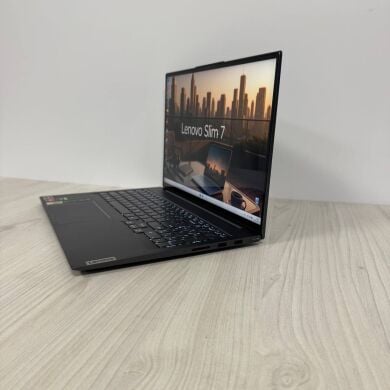 Ігровий ноутбук Б-клас Lenovo Slim 7 16ARH7 / 16" (2560x1600) IPS Touch / AMD Ryzen 7 6800HS (8 (16) ядер по 3.2 - 4.7 GHz) / 16 GB DDR5 / 512 GB SSD NVMe / nVidia GeForce RTX 3050, 4 GB GDDR6, 128-bit / WebCam